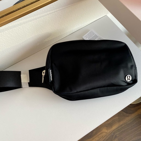 NWT Lululemon Everywhere Belt Bag - Picture 7 of 7